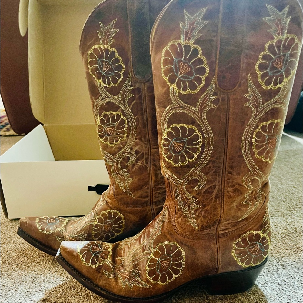 9.5B Excellent condition Old Gringo Western Boots